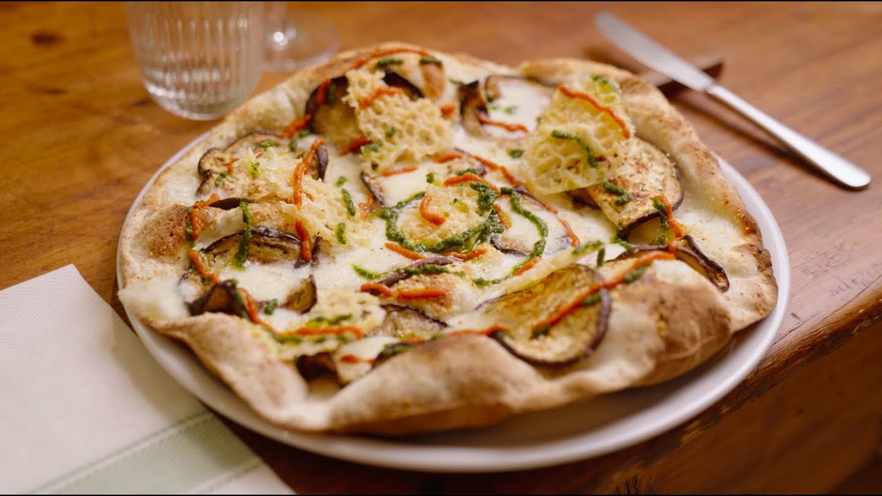 A Milano arriva la croccante pizza di montagna di Denis Lovatel
