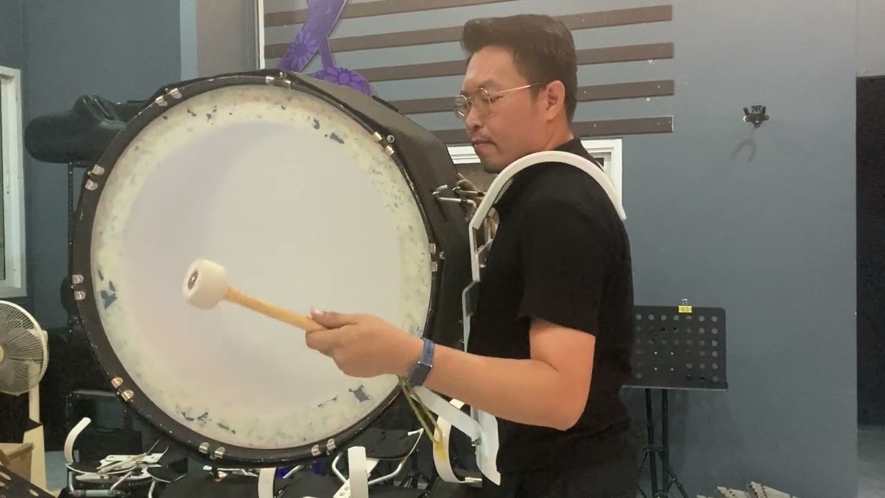 กลองใหญ่ครูโอม