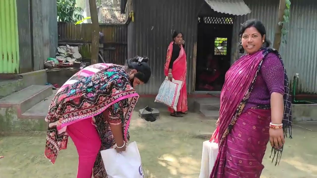 আমরা আজ হঠাৎ করে কার সাধের অনুষ্ঠানে আসলাম