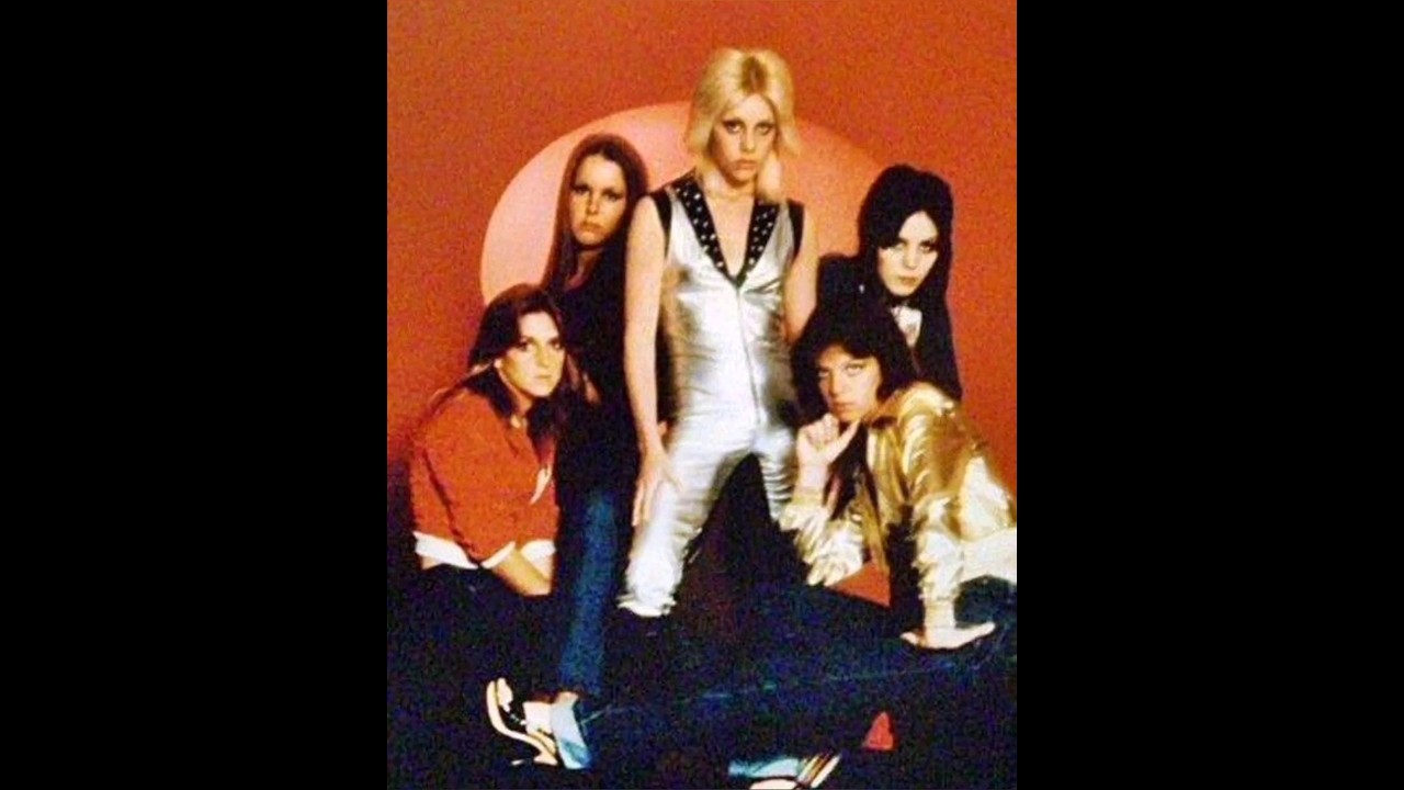 Remembering the Runaways - all female rock n roll phenomenal guitar 🎸 🥁 🎤 🤘👩‍🎤