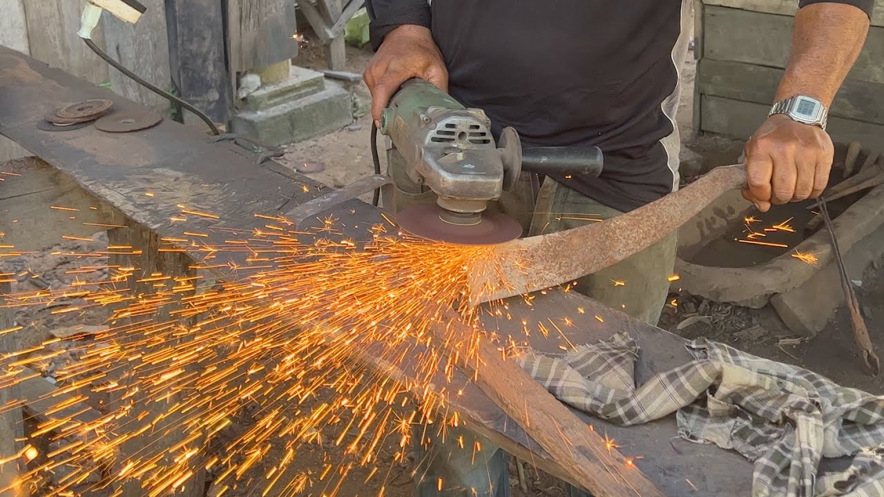 KNIFE MAKING - FORGING A POWERFUL MACHETE FROM THE RUSTY KNIFE