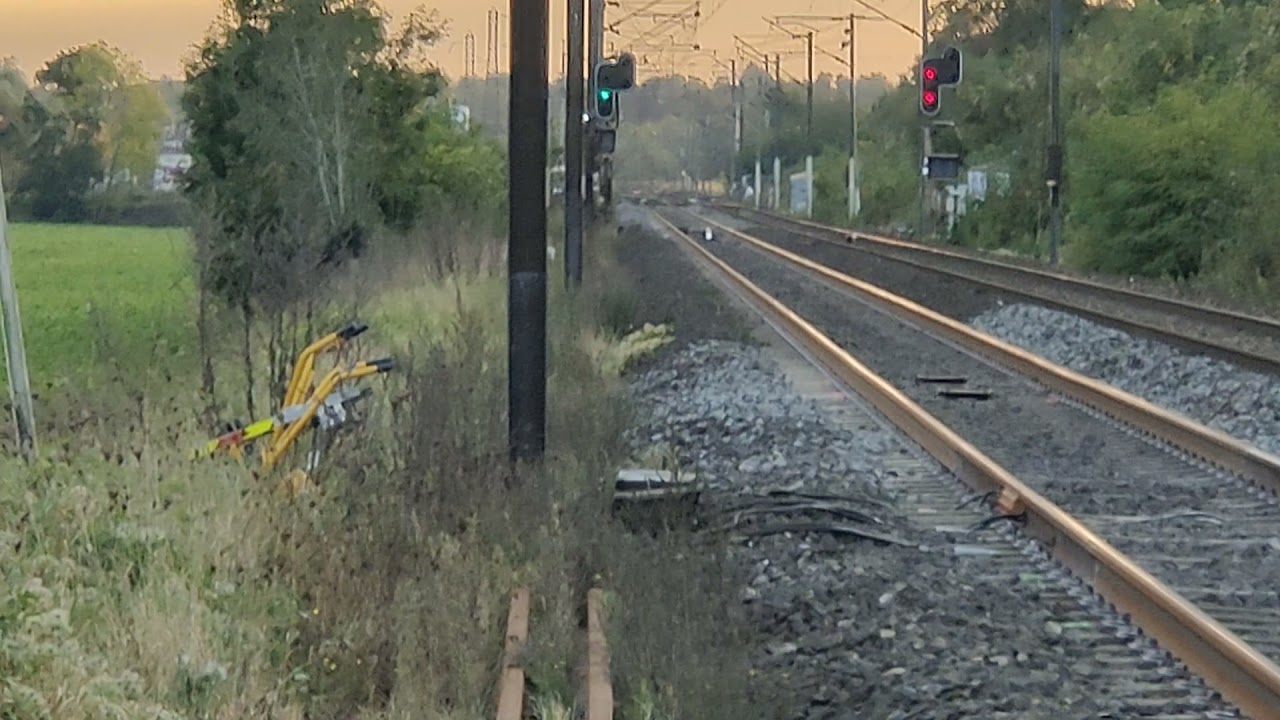 passage à niveau de villenoy deux train. Un RER + un trensillien
