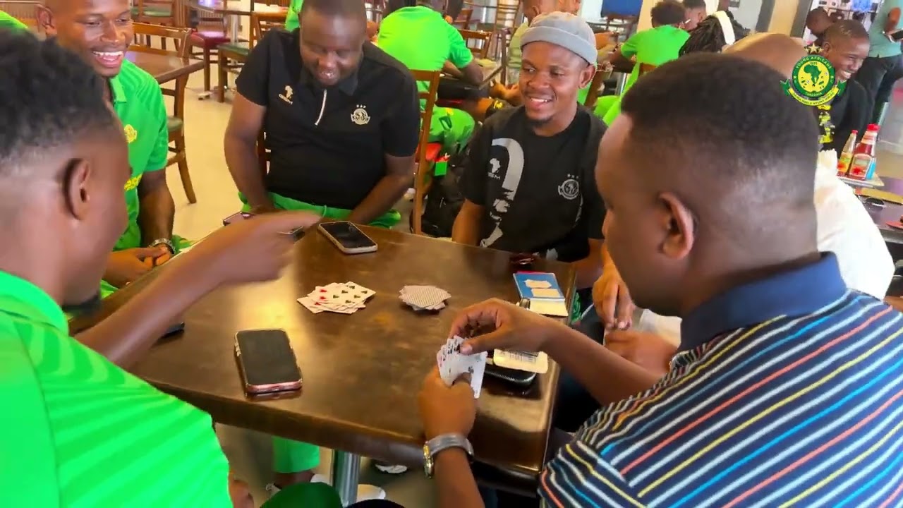 TAZAMA RAIS WA YANGA ENG HERSI AKICHEZA KARATA NA WACHEZAJI/NI ZAIDI YA UPENDO/JIONEE HAPA.