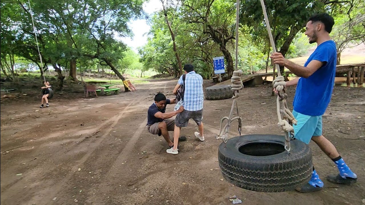 FUERTE RIÑA ENTRE CHAMO Y LA RADIO QUIEN GANARA😱 EN EL PARQUE DE EL SALVADOR 4K
