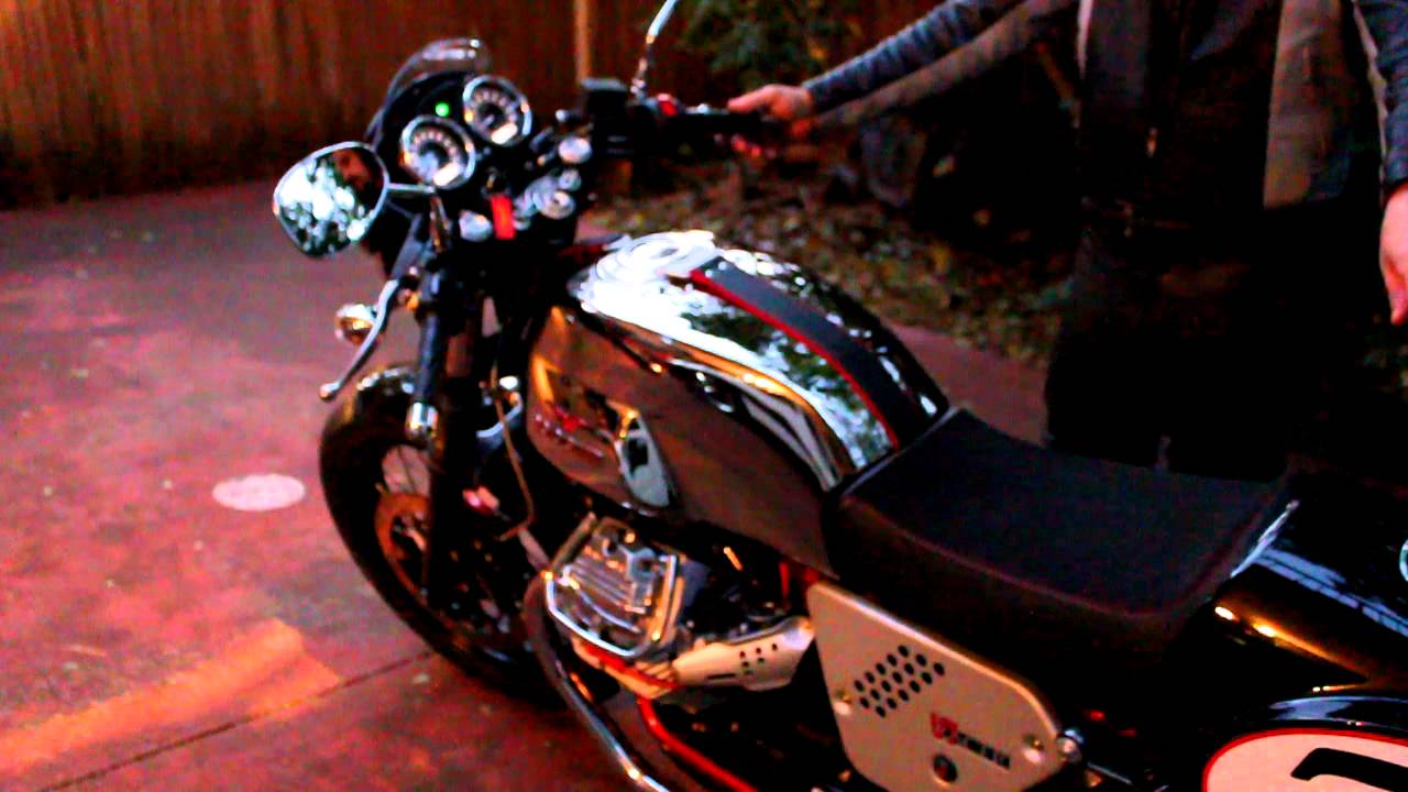 Moto Guzzi V7 Racer - walk around & SOUND
