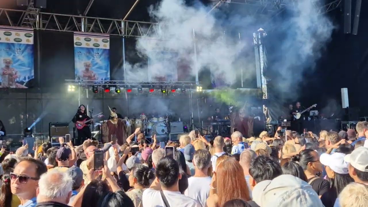 P-Saderd live in Bredene tijdens I love Thailand festival