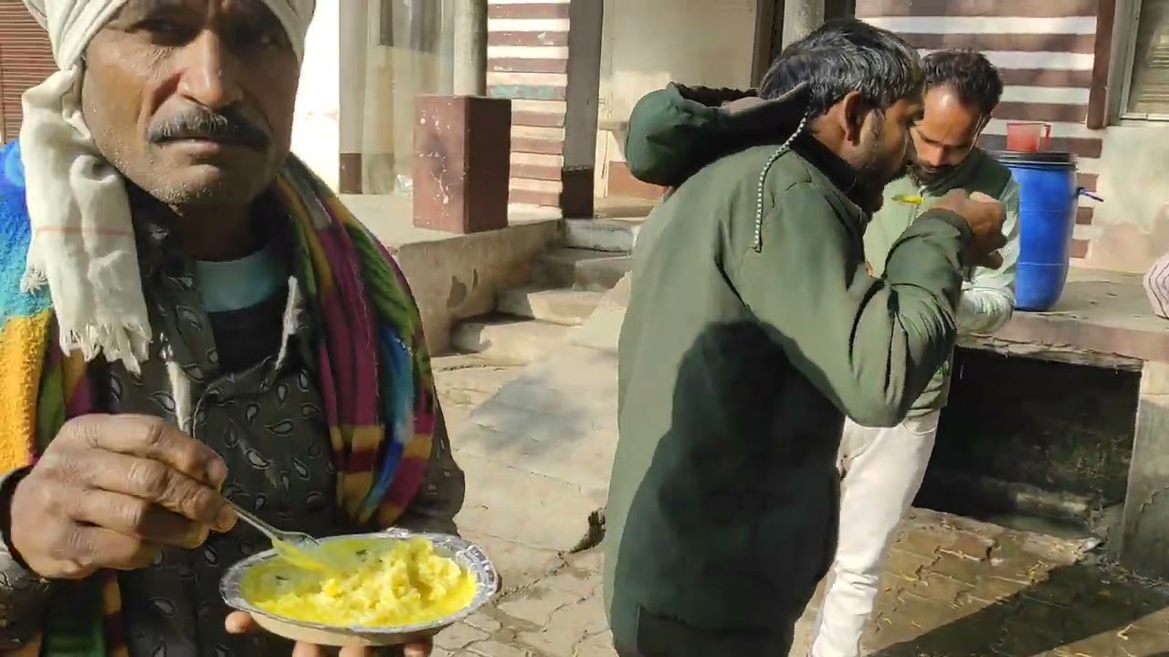 जनहित  में  पांच रुपए में भोजन, गुरु नानक रसोई , 
