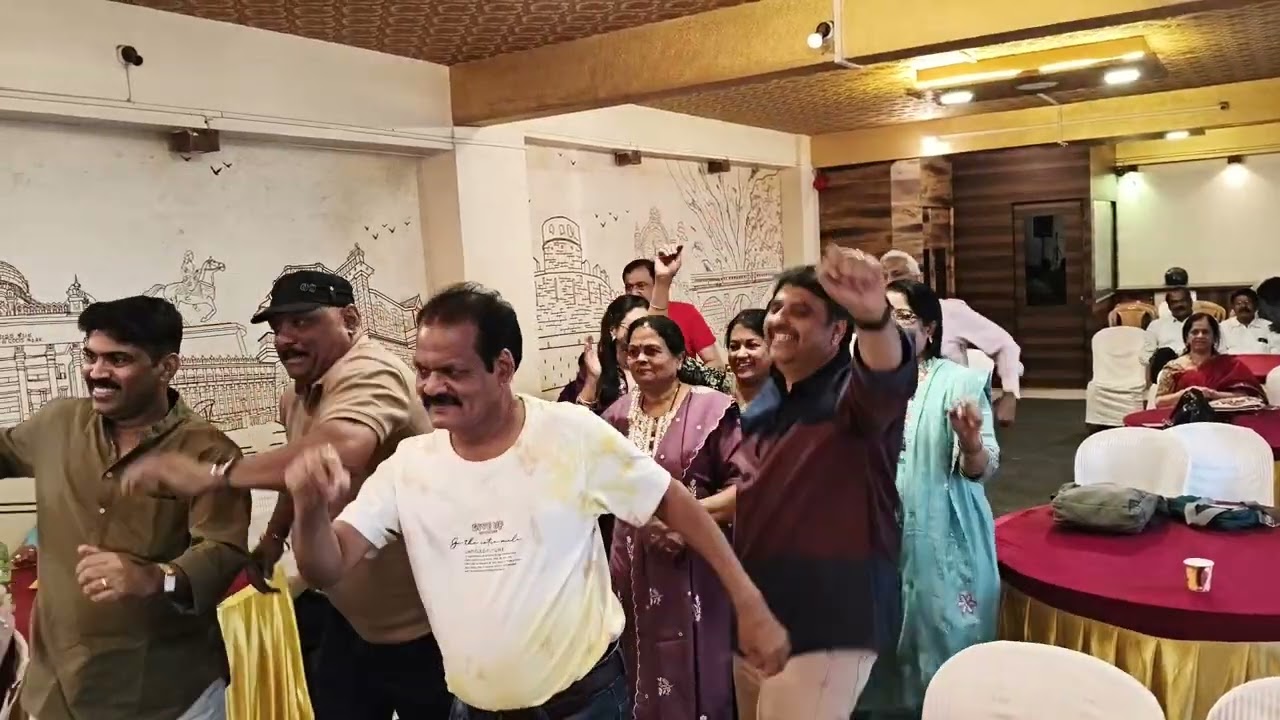 RAJENDRA NADKARNI & SUJATA MADALI (CHORICHA MAAMLA MAMA..... NOT FROM ORIGINAL SOUND TRACK(