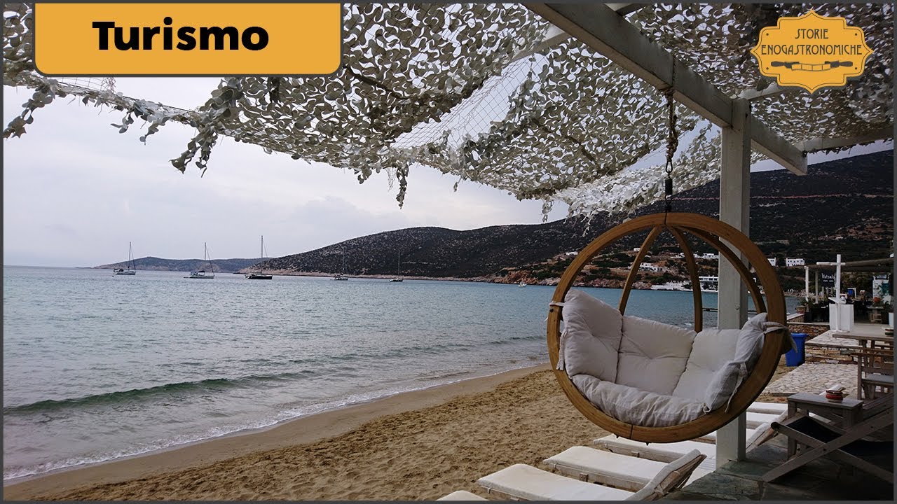 Relax al bar sulla spiaggia di Platis Gialos, Sifnos