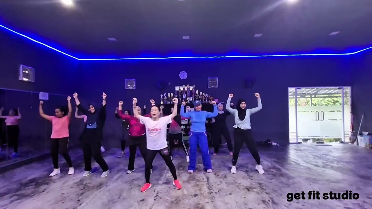 SERGE BEYNAUD FEAT FIOR2BIOR - EWEE -ZUMBA - DANCE - GET FIT STUDIO - BELITUNG