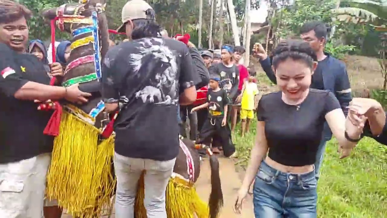 Bikin merinding,,,, kuda lumping di kp Sodong koranji banyak yang kerasukan