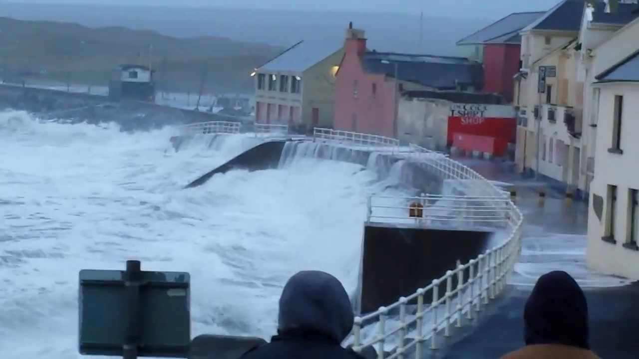 Lahinch Storm - January 2014 by Kevin Slattery