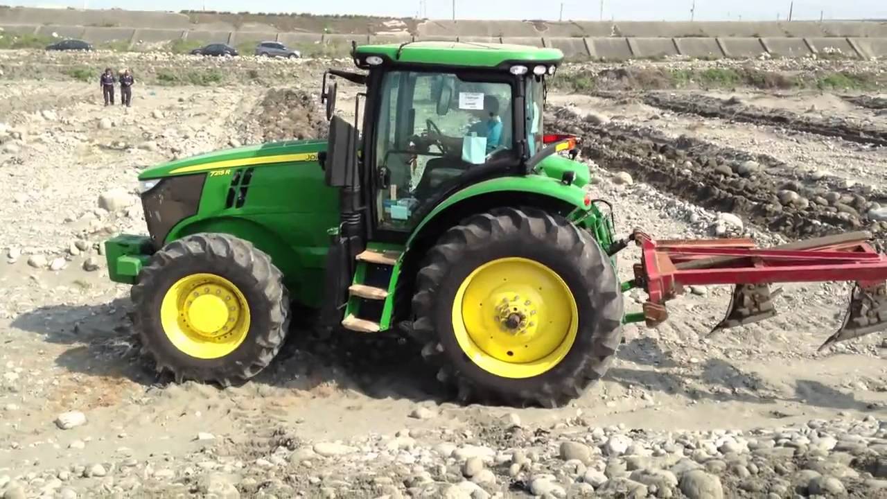 JOHN DEERE 7215R 裕農鹿曳引機-台中大安溪西瓜畦作業