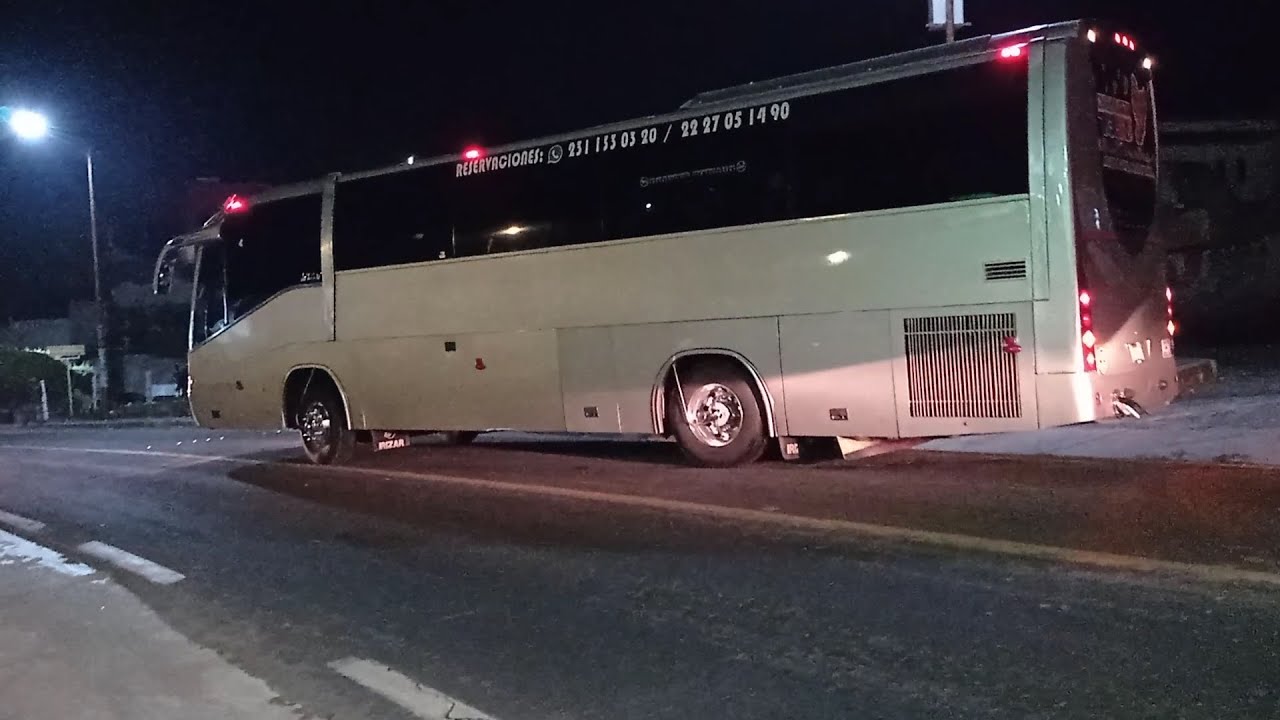 Autobús de turismo Irizar Century y ATAH Ejecutivo Marcopolo MP 120 MX