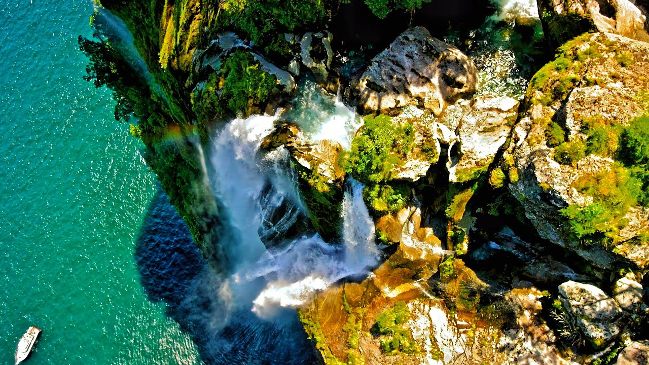 Milford Sound &ndash; the Eighth Wonder of the World in 4K!  Play On In New Zealand | DEVINSUPERTRAMP