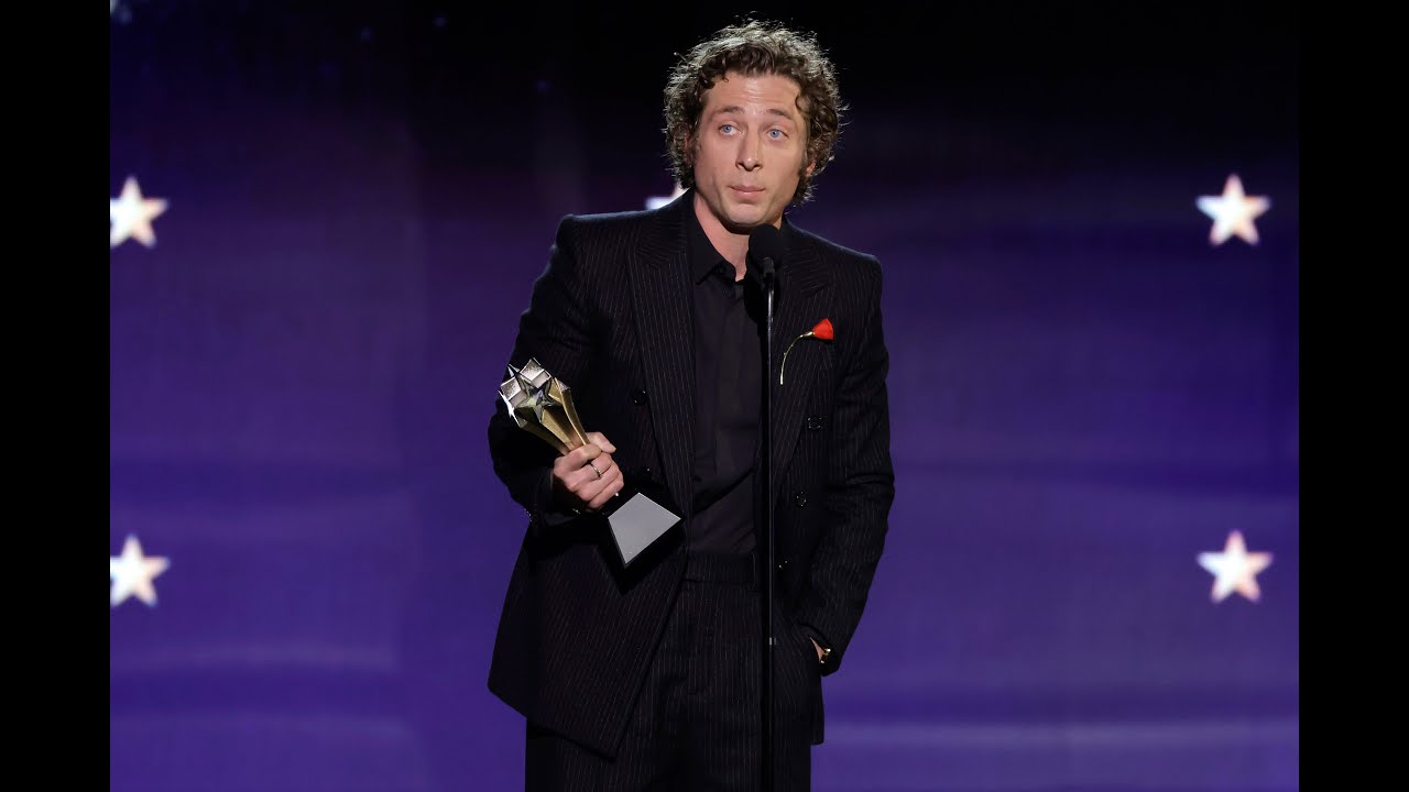 Jeremy Allen White wins 