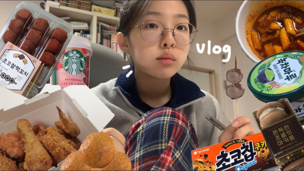 Eng) 먹방 브이로그가 아닌데요.. 먹방 브이로그였습니다 | 차돌마라떡볶이, 초코찰떡꼬치, 쫀득한초코마카롱, 녹차마루+초코칩쿠키, 맘스터치 마늘간장치킨+치즈볼, 브라우니 만들기