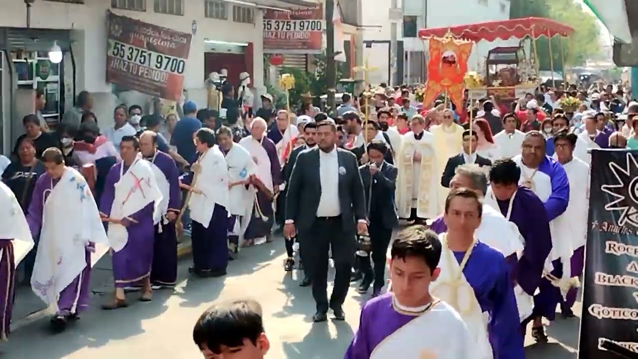 300 años de la llegada del Señor de la Cuevita, salida dela imagen original, Iztapalapa, CDMX. 2023.