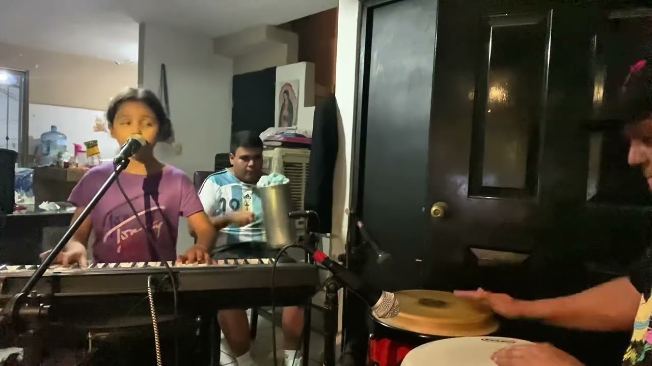 Marlen Galindo 🎙️ ( Tocando cumbia con mi papá y mi hermano 🤟🏻