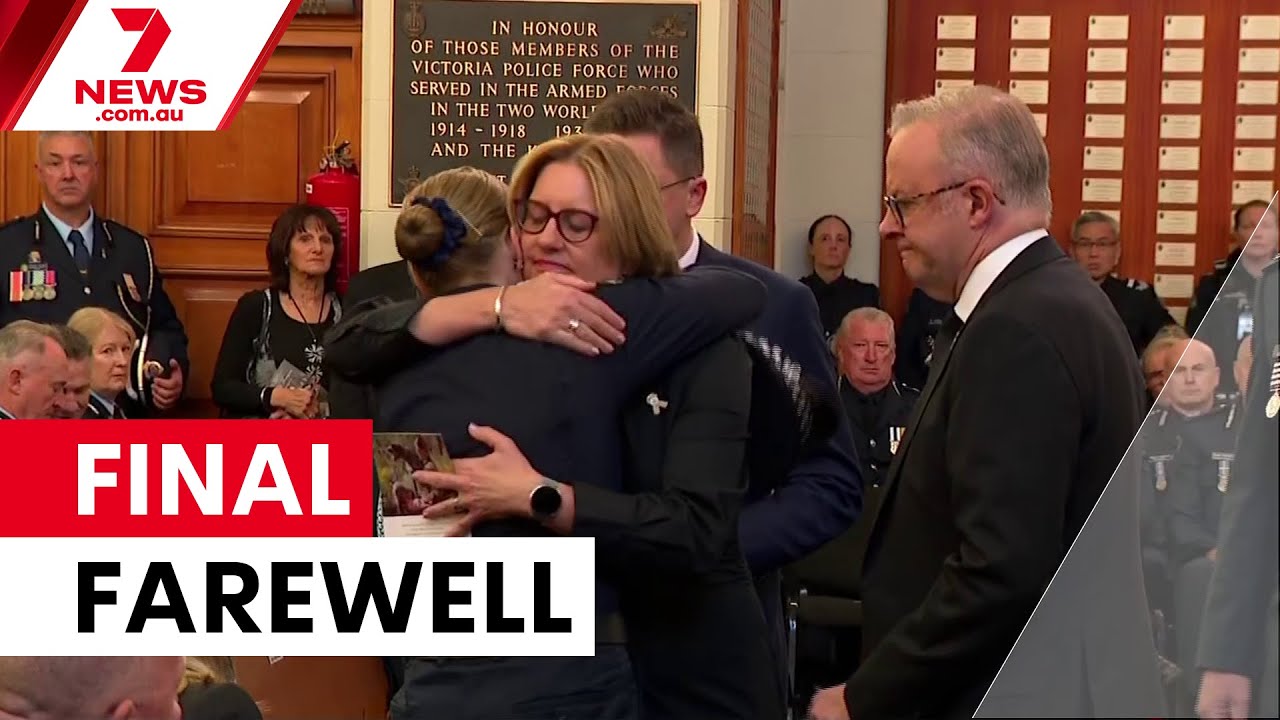 Veteran officer Neal Thompson farewelled | 7NEWS
