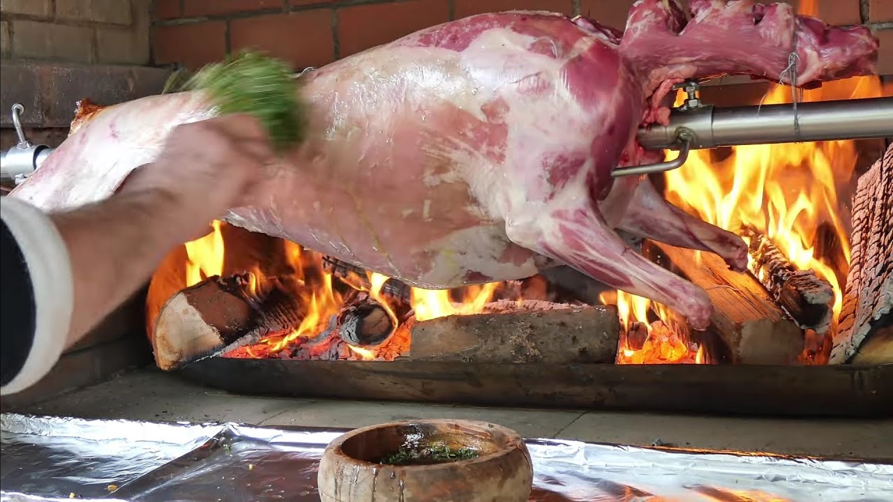 ЛУЧШЕЕ жаркое из цельной баранины 🐑 над дровами 🔥 с субтитрами ASMR