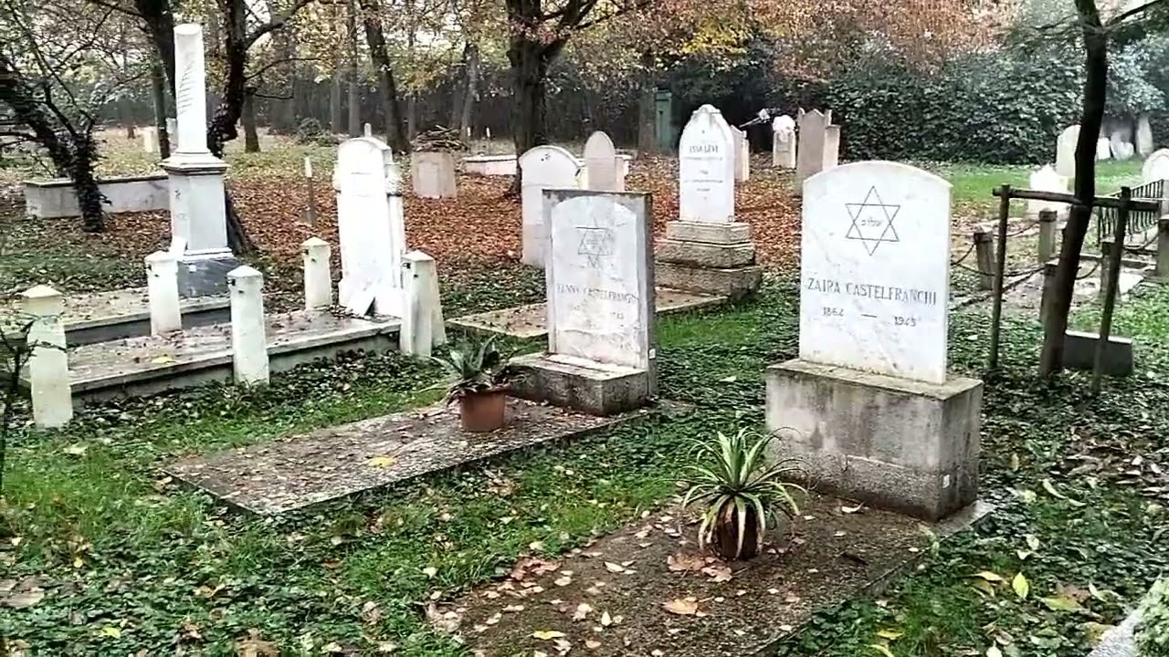 Pioggerella di novembre al cimitero ebraico