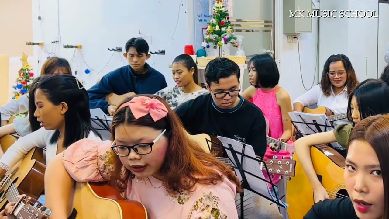 (ကိုယ်ရံတော်)Guitar Class ကျောင်းသူ ကျောင်းသားများ အပျော်စုတီးဖြစ်ကြတဲ့သီချင်းလေးပါရှင့်