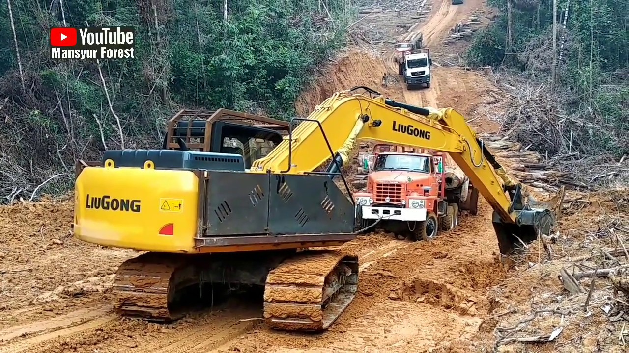Angkut Logs Pada Saat Kondisi Tanah Lagi Basah