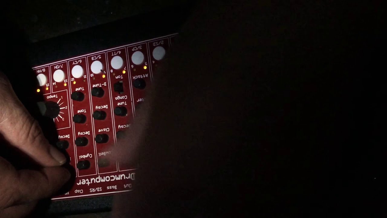 Technohouse OldSchool at MFB 522 improvisation analog drum machine 2º test