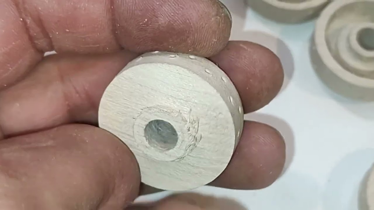 How I make wheels for a wooden model car. Part 1. Як я роблю колеса для моделі автівки з дерева.