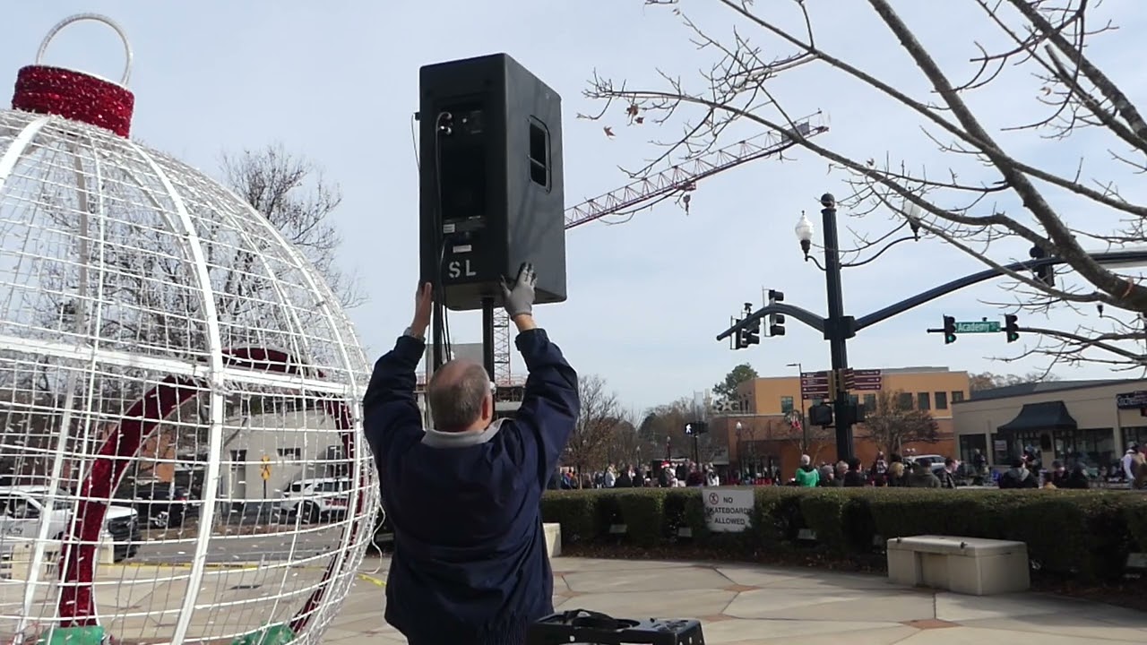 Sound system setup using a QU-16 for a city parade - Event Video 54