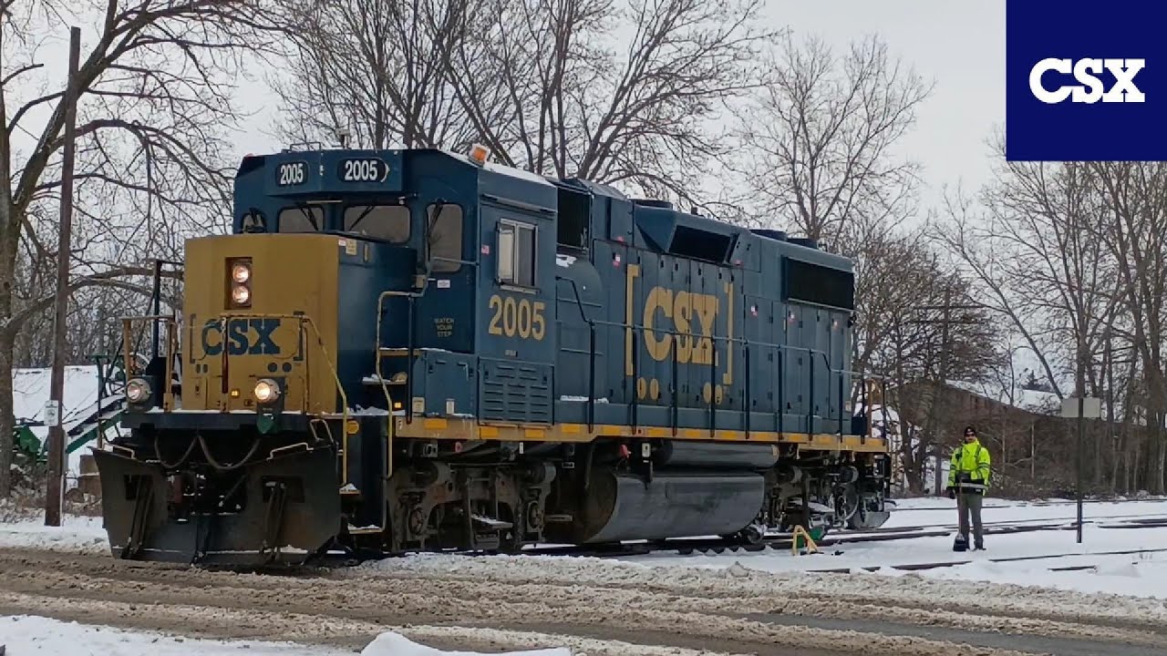 12 13 25 #csx 2005 Interchanging with Falls Road Railroad. #double #train #railfanning #csxrailroad