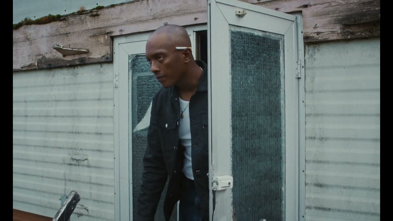 CE LAC A DU SUCCÈS :  « LOUIS THE KNIFE »