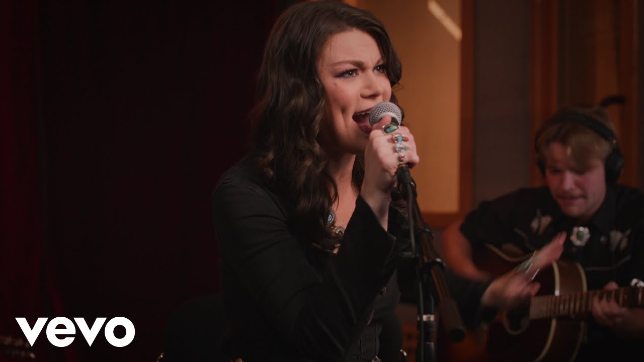 Mae Estes - Mountain Of A Man (Acoustic Sessions)
