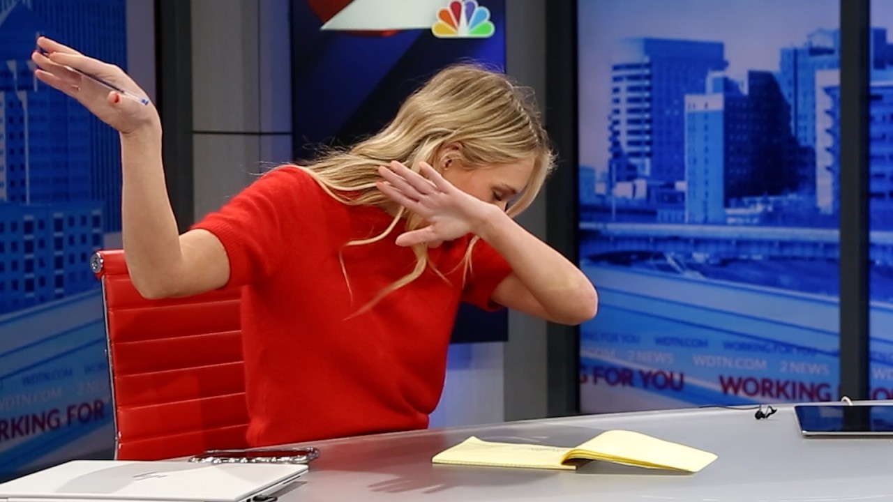 2 NEWS' Lee Jeffries and Avery Feldman play 'Anagram'