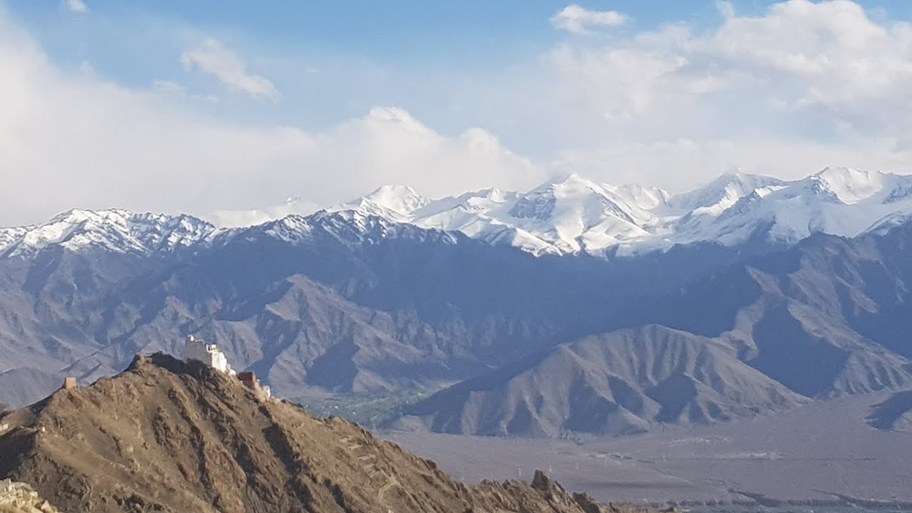 Himalaya motorreis 2019 wereld hoogste bergpassen op Royal Enfield motoren door Ladakh