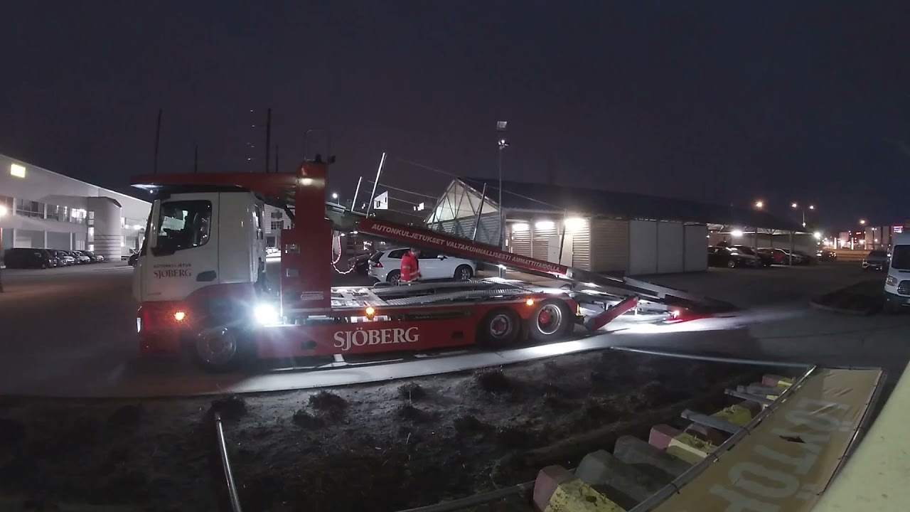 Loading of groenewold ecotrans c510  at night.