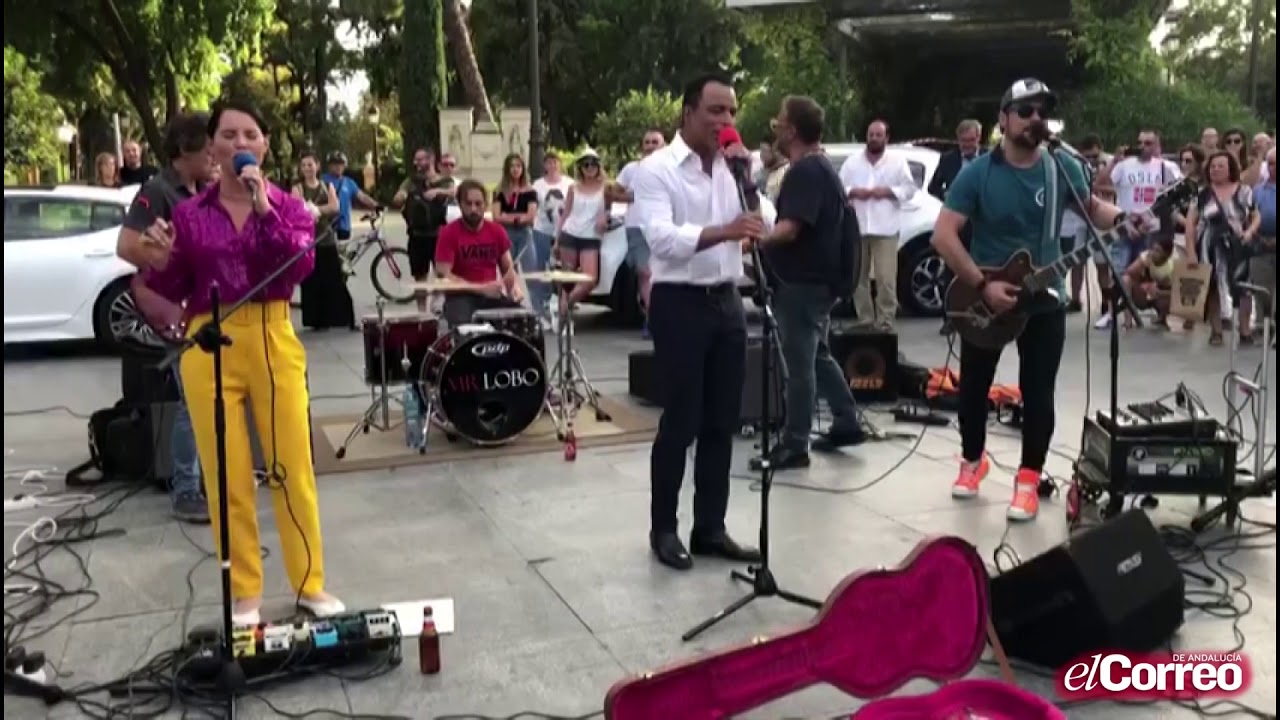 Soraya y Jon Secada dan un mini concierto en la Puerta de Jerez