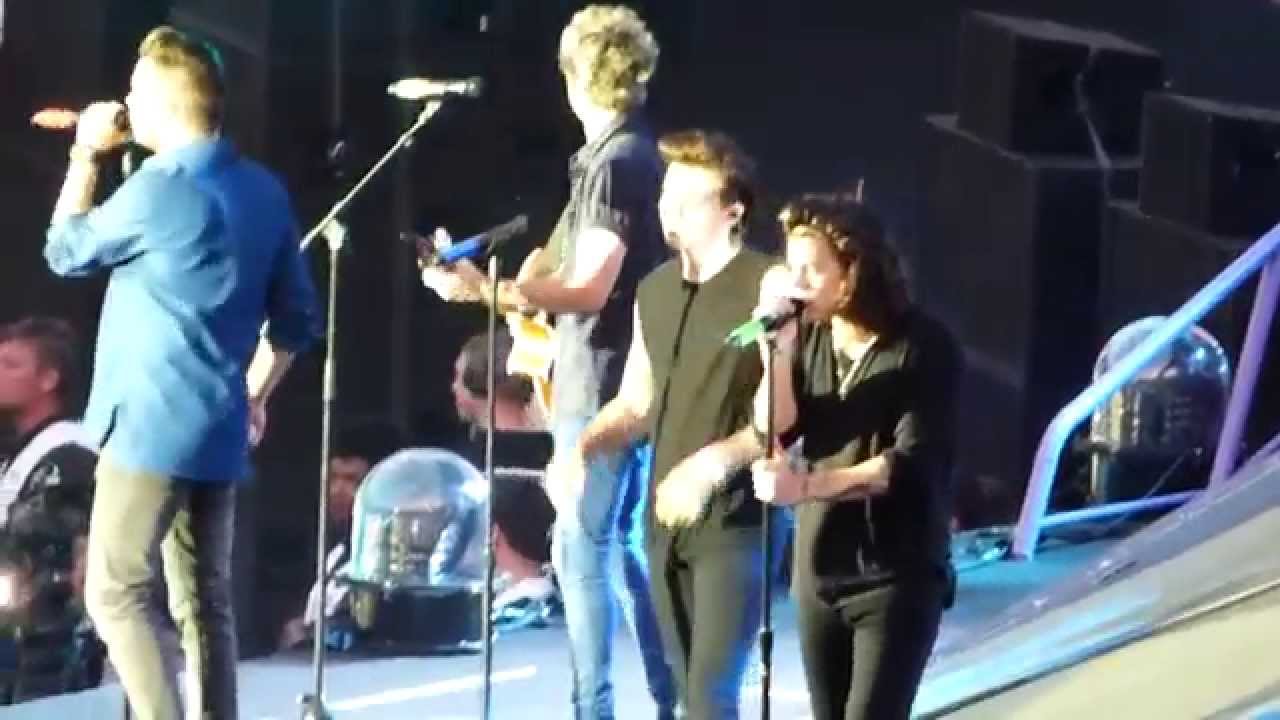 HD - One Direction - Little Things (LARRY focused live) FZ72 @ Wien, Vienna,  Austria OTRA 2015