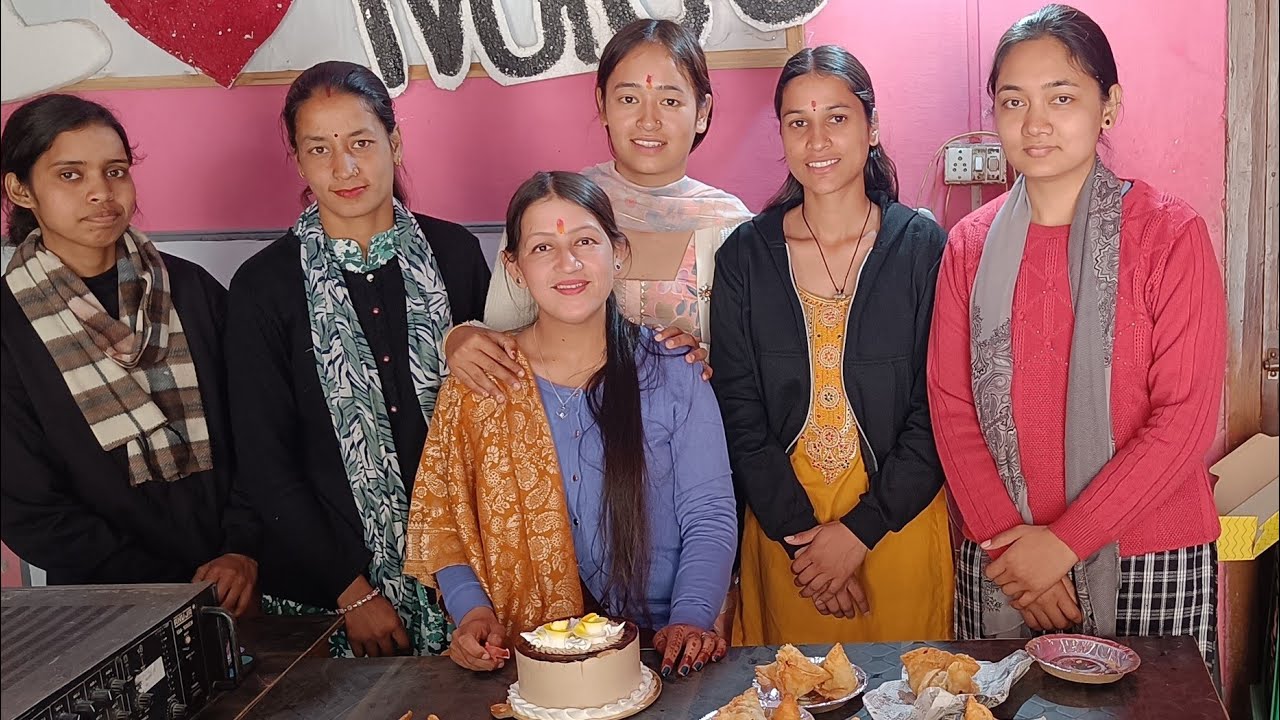 कोमल ने मेरे जन्मदिन पर दिया स्कूल में इतना बड़ा सरप्राइज / सोचा नहीं था मैंने 😅@PAWANIPAHADANVLOGS  