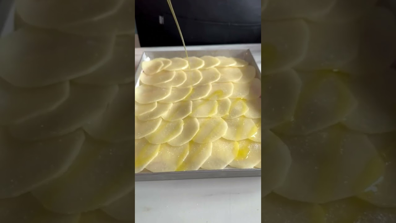 SFOGLIA di PATATE🥔🧀🥓 (qui il bis &egrave; obbligatorio🤤😉) #Shorts