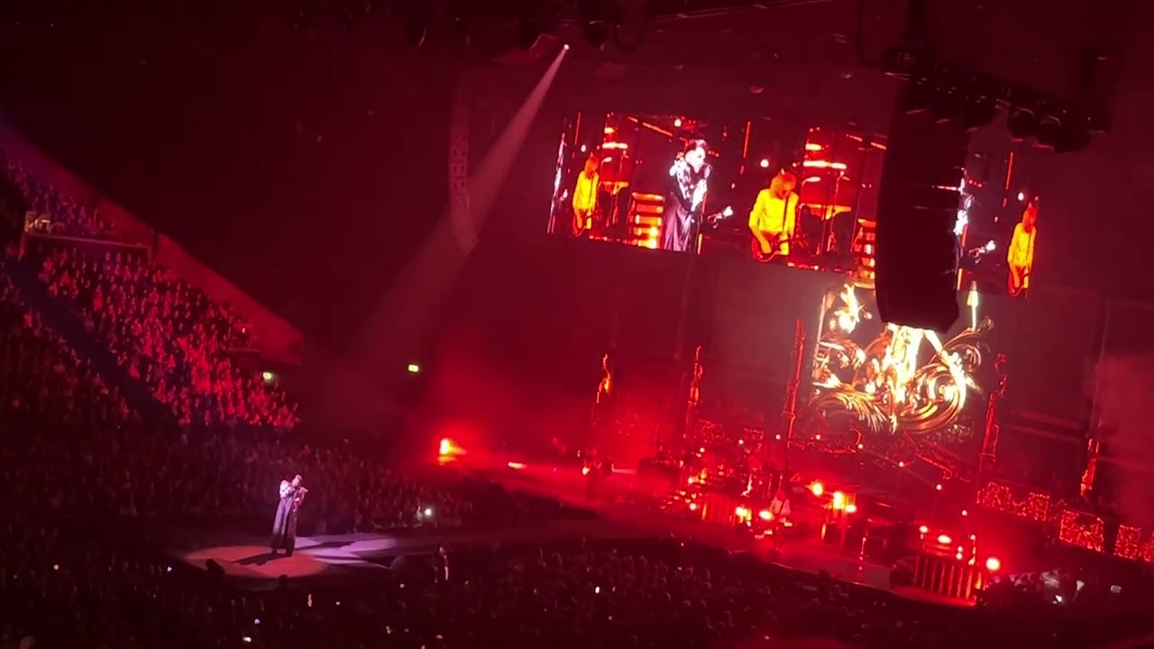 QUEEN ft. Adam Lambert - The show must go on (Royal Arena, KBH - 17.07.2022)