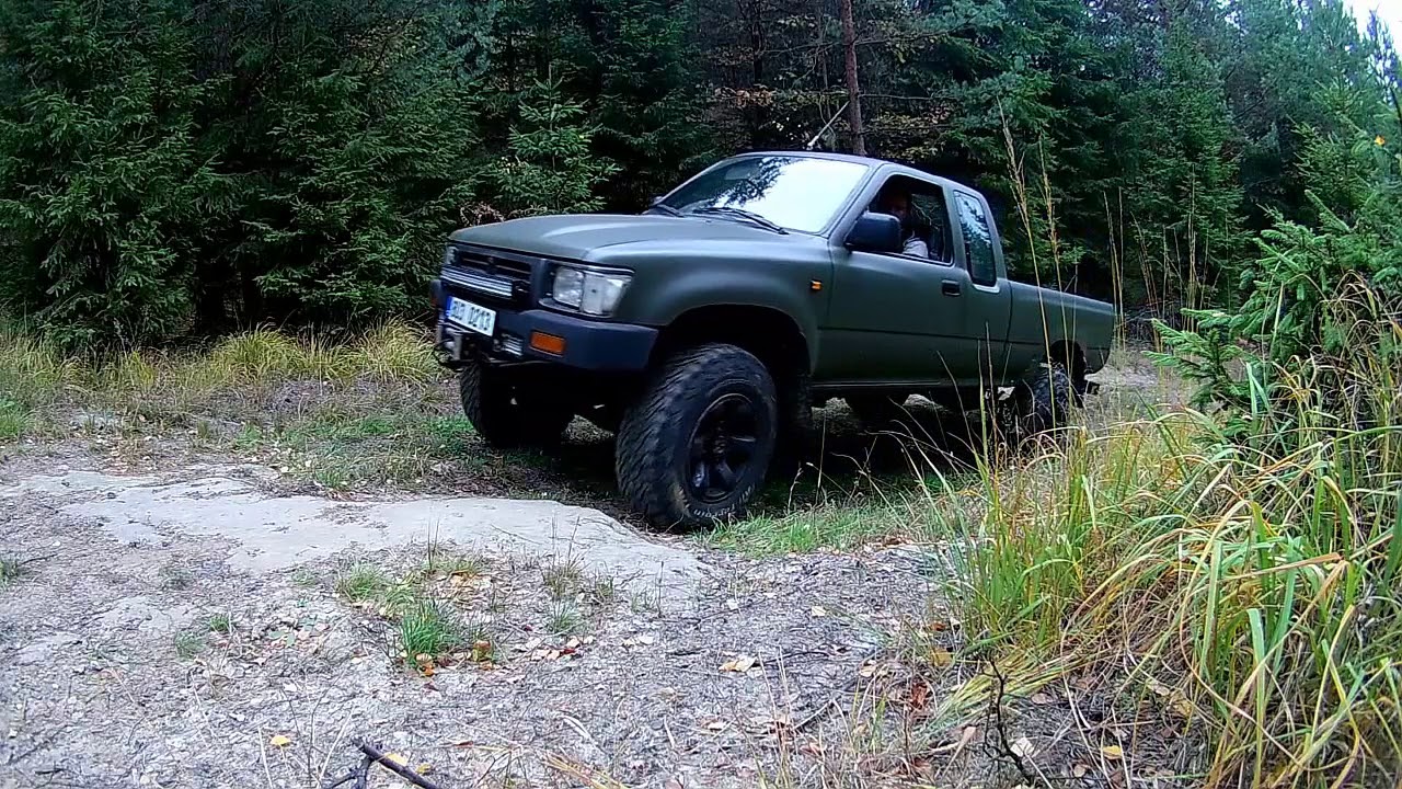 TOYOTA HILUX PICK UP 4x4 2L HERO