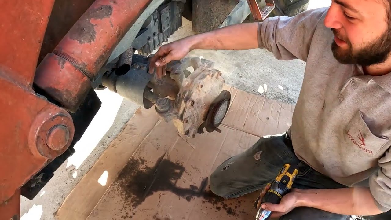 Kubota Traktör Ön Cer Dişlisi Rulman ve Keçe Değişimi Nasıl Yapılır / Ön Çeker Yağ Kaçırıyor