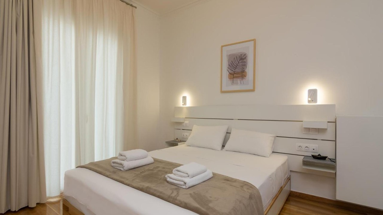 Elegant Studio In Athens B | Athens, Greece | Hotel Review 🏩