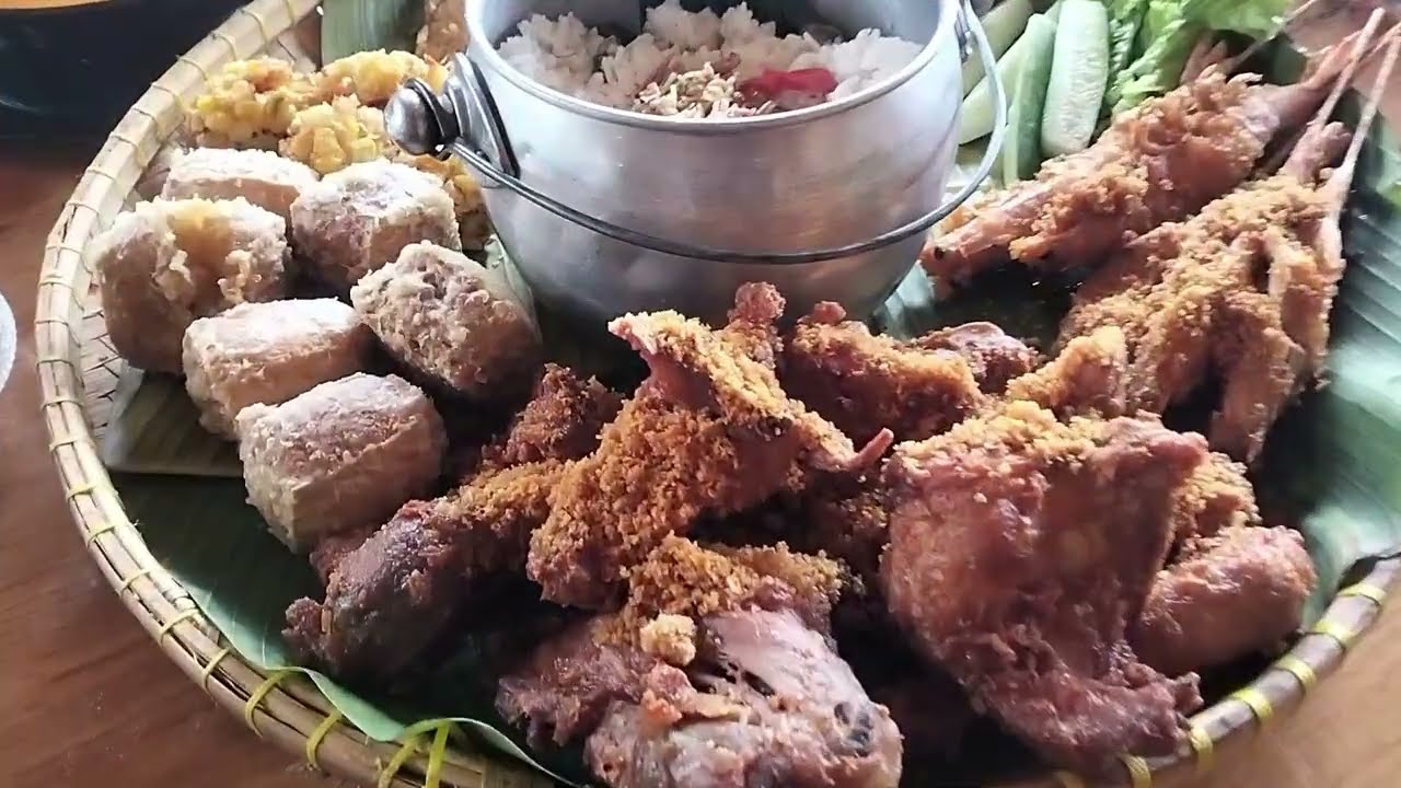 KAMPUNG KECIL BANDUNG//KULINER KHAS SUNDA