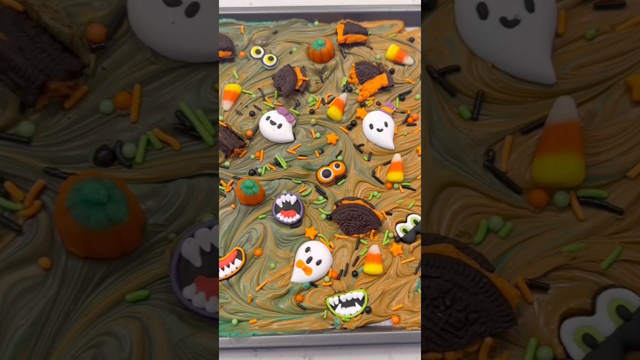 Halloween Chocolate Bark😋👻🎃🍫#Halloween #spookyseason #halloweentreats #sweettooth #chocolate