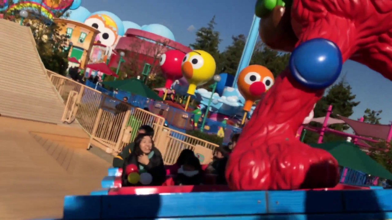 Take the USJ Elmo's go-skating board! Universal Wonderland
