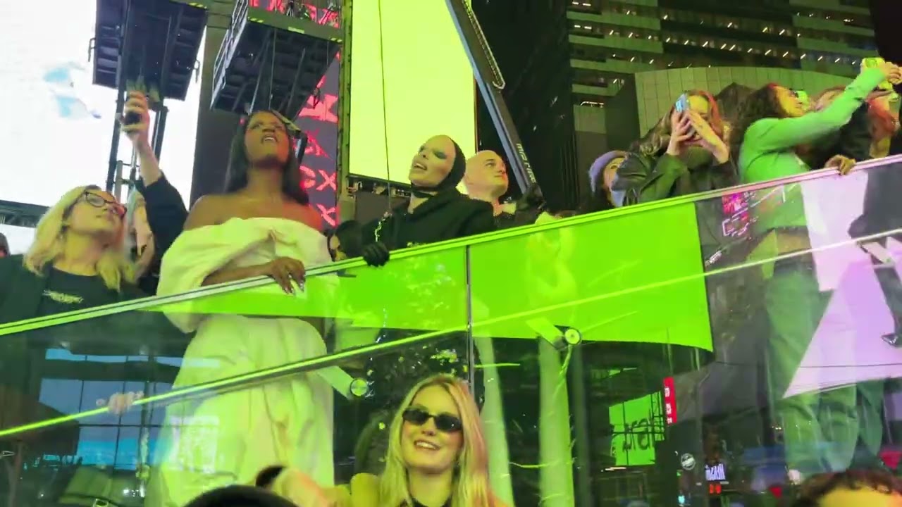 Charli XCX Times Square H&M Full Performance