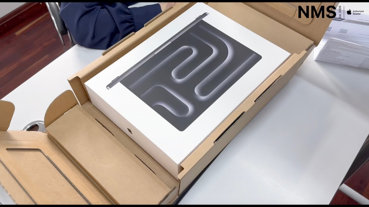 Unboxing MacBook Pro M5 Chip @ NMS - Apple Authorised Reseller